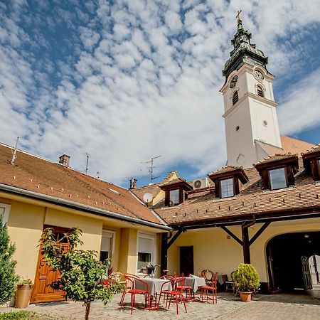 Riviera Rooms Vendegszobak Mosonmagyaróvár Eksteriør billede