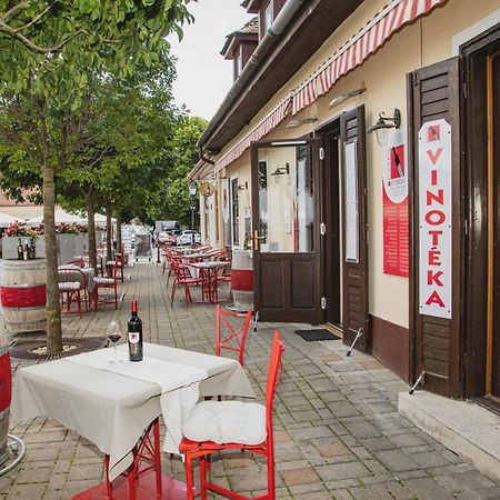 Riviera Rooms Vendegszobak Mosonmagyaróvár Eksteriør billede