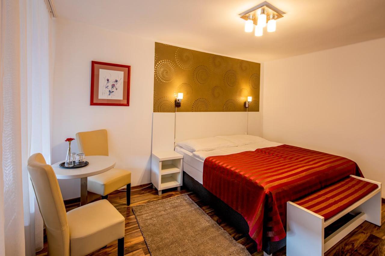 Riviera Rooms Vendegszobak Mosonmagyaróvár Eksteriør billede