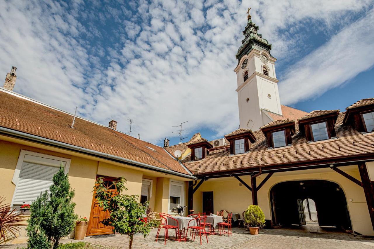 Riviera Rooms Vendegszobak Mosonmagyaróvár Eksteriør billede