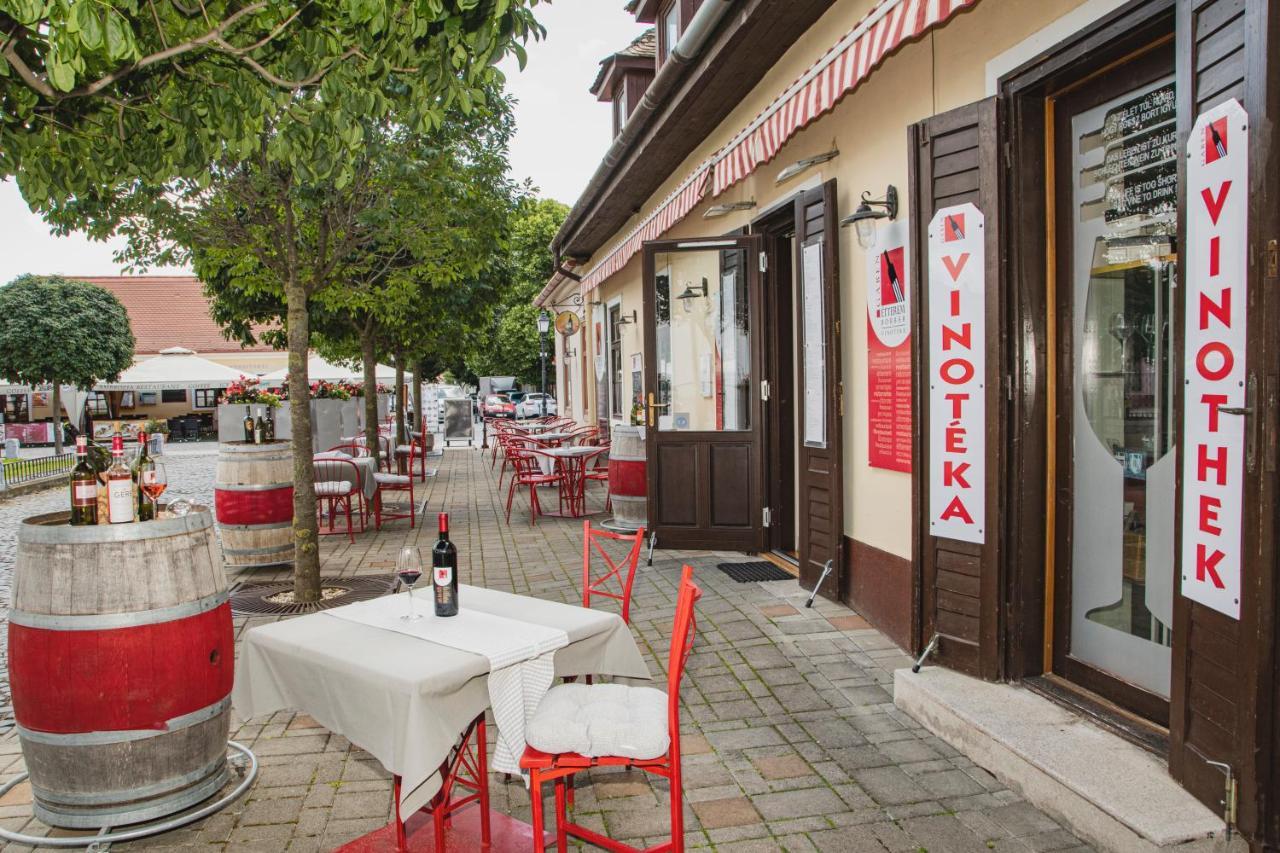 Riviera Rooms Vendegszobak Mosonmagyaróvár Eksteriør billede